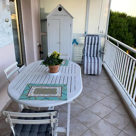 Les Pervenches Apartment *